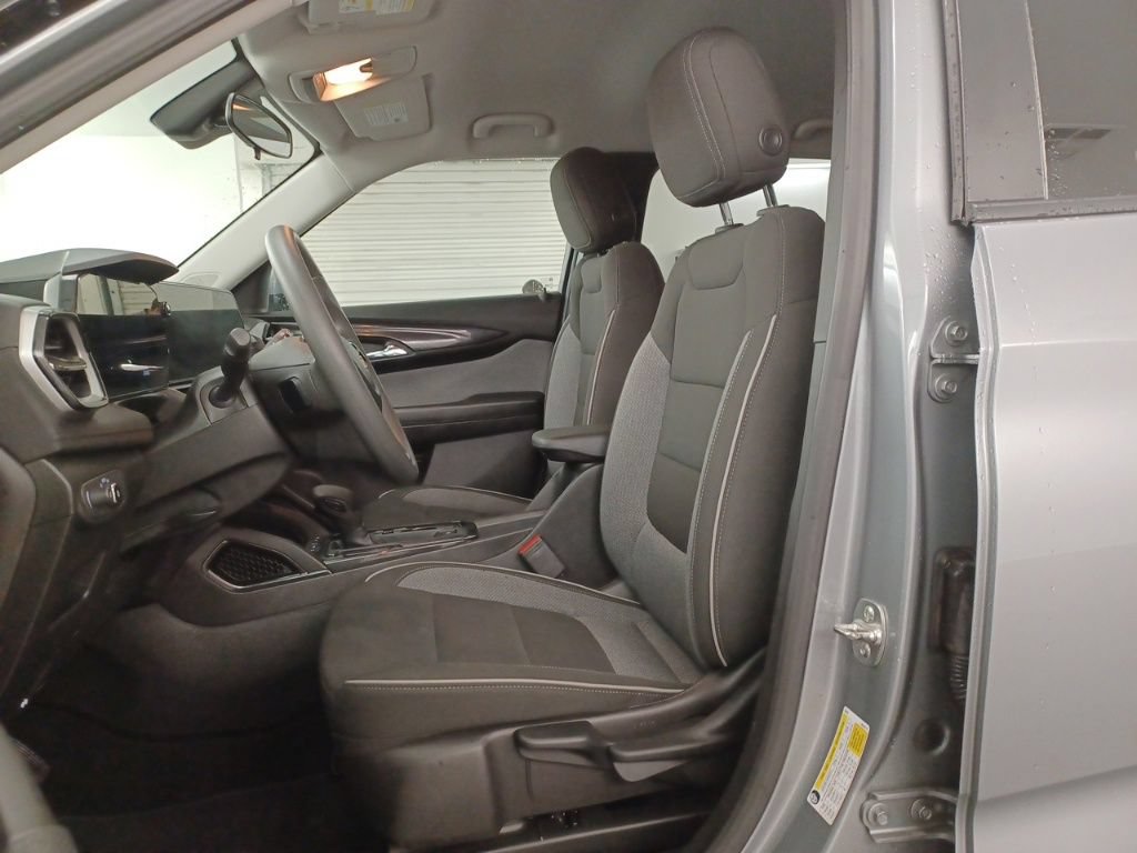 Used 2025 Chevrolet TrailBlazer LT FWD image 15