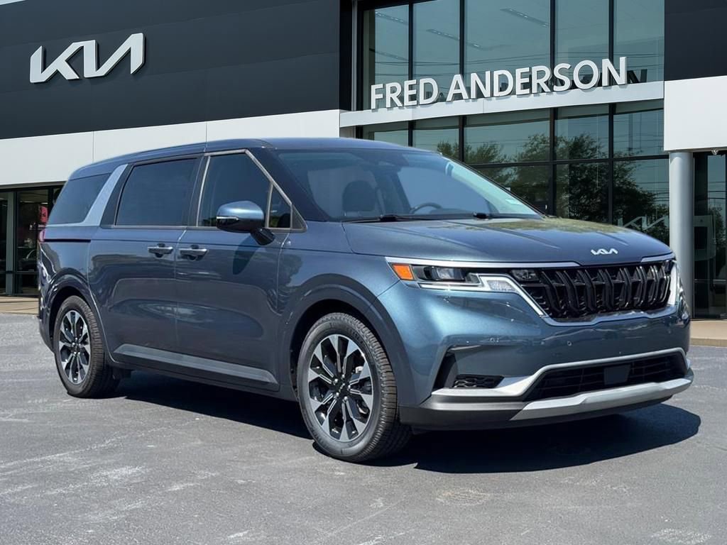 Used 2024 Kia Carnival EX image 1