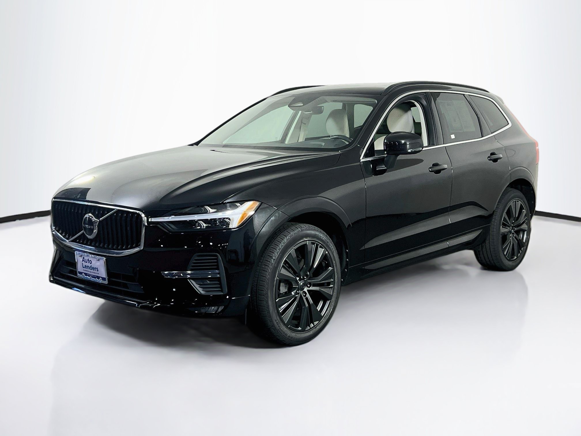 Used 2022 Volvo XC60 B5 Momentum w/ Climate Package AWD/4WD image 1