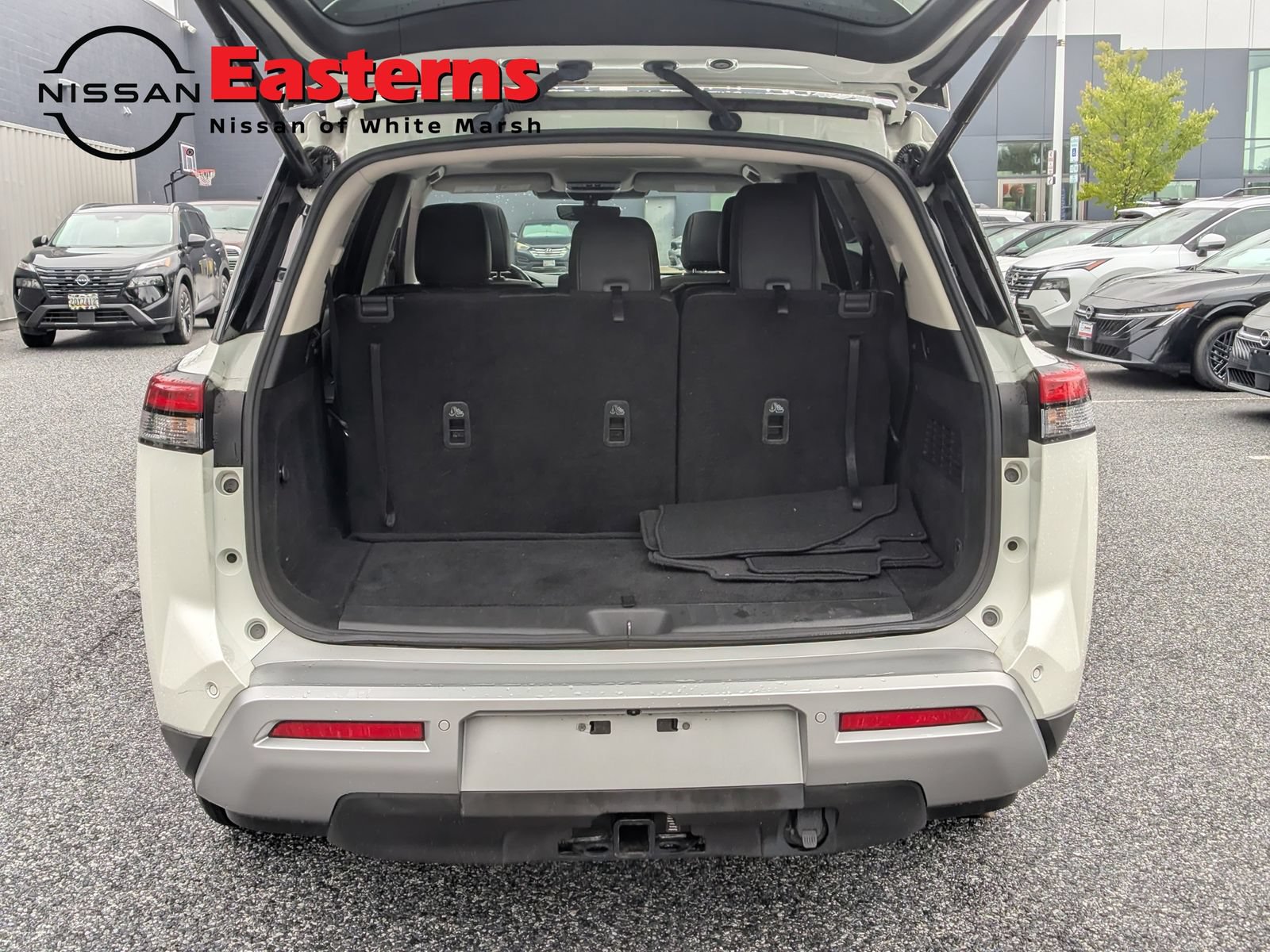 Used 2023 Nissan Pathfinder SL w/ SL Premium Package AWD/4WD image 9