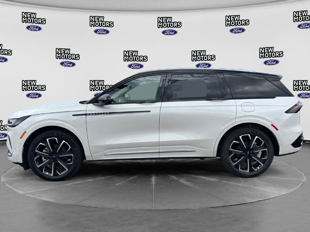 Used 2024 Lincoln Nautilus Reserve AWD/4WD image 2