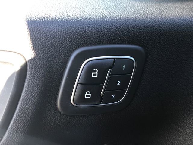 Used 2020 Ford Escape Titanium image 33