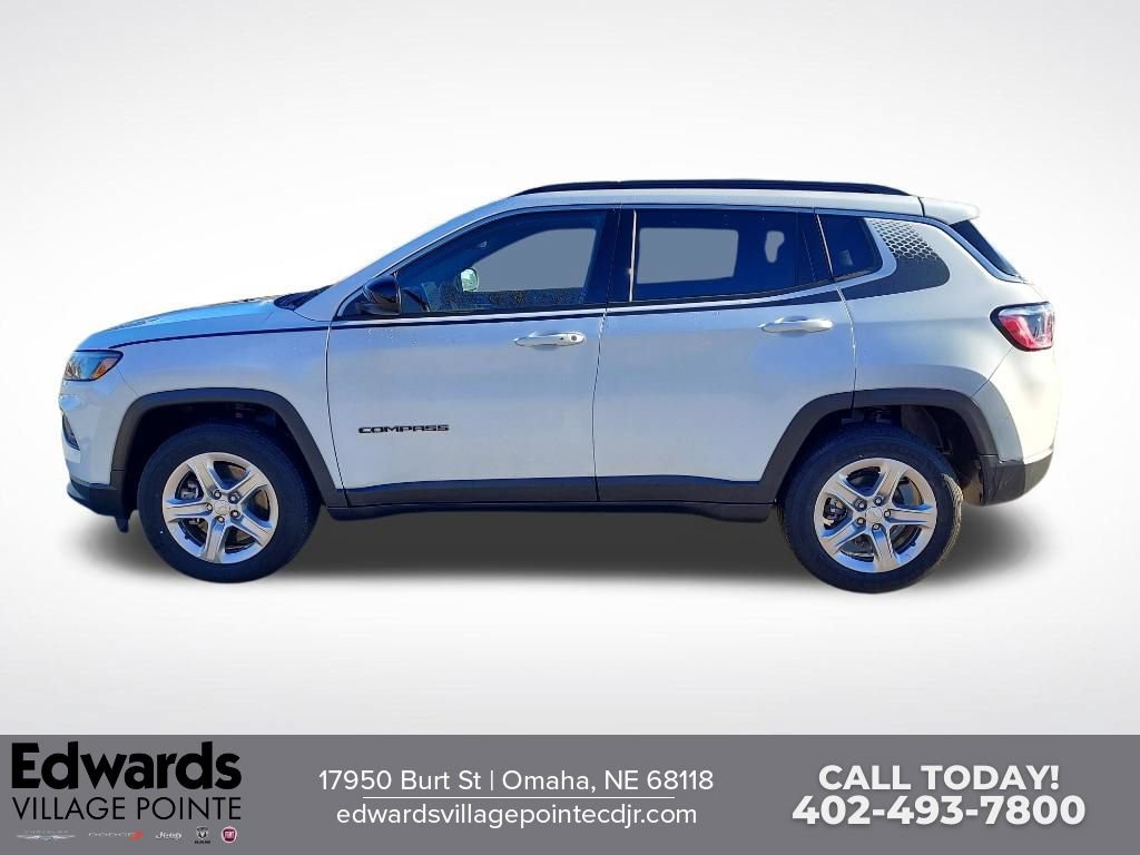 New 2023 Jeep Compass Latitude w/ Mopar Graphics Package AWD/4WD image 6
