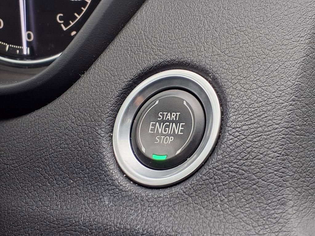 Used 2022 Cadillac XT4 Premium Luxury w/ Enhanced Visibility Package image 24