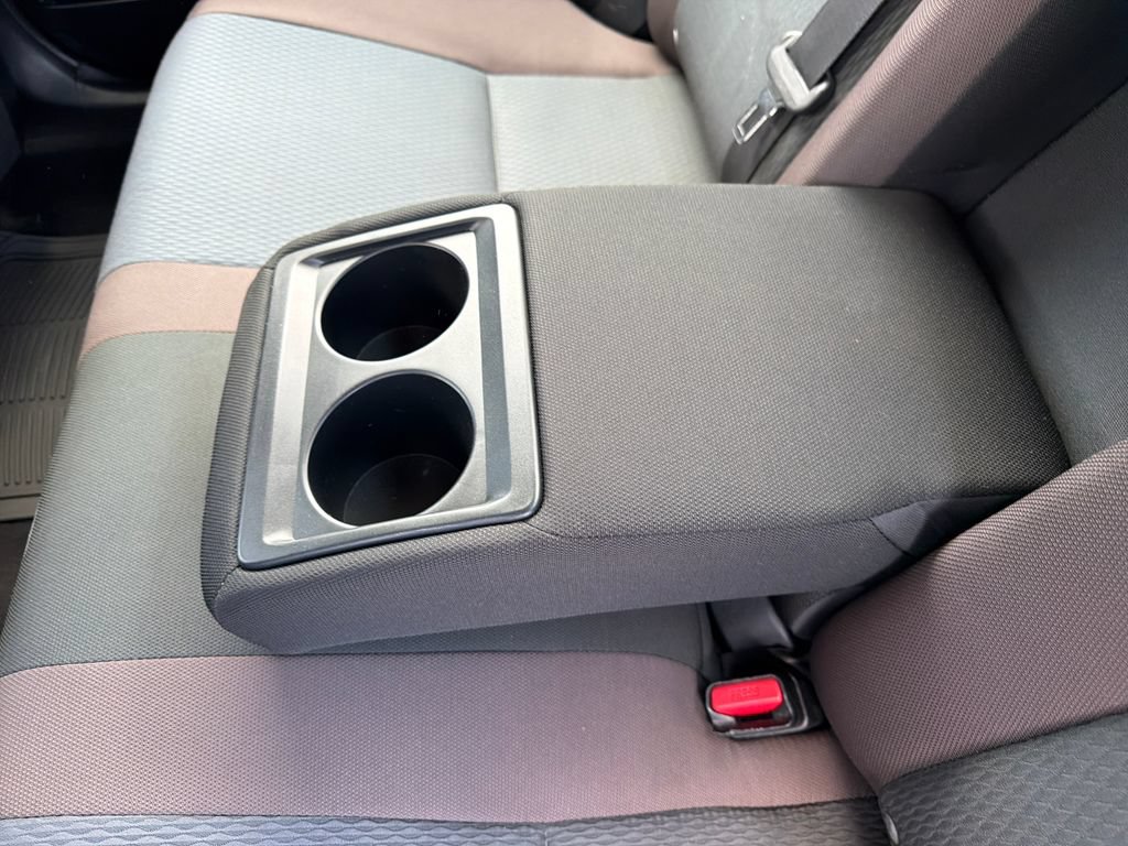 Used 2018 Toyota Corolla LE FWD image 38