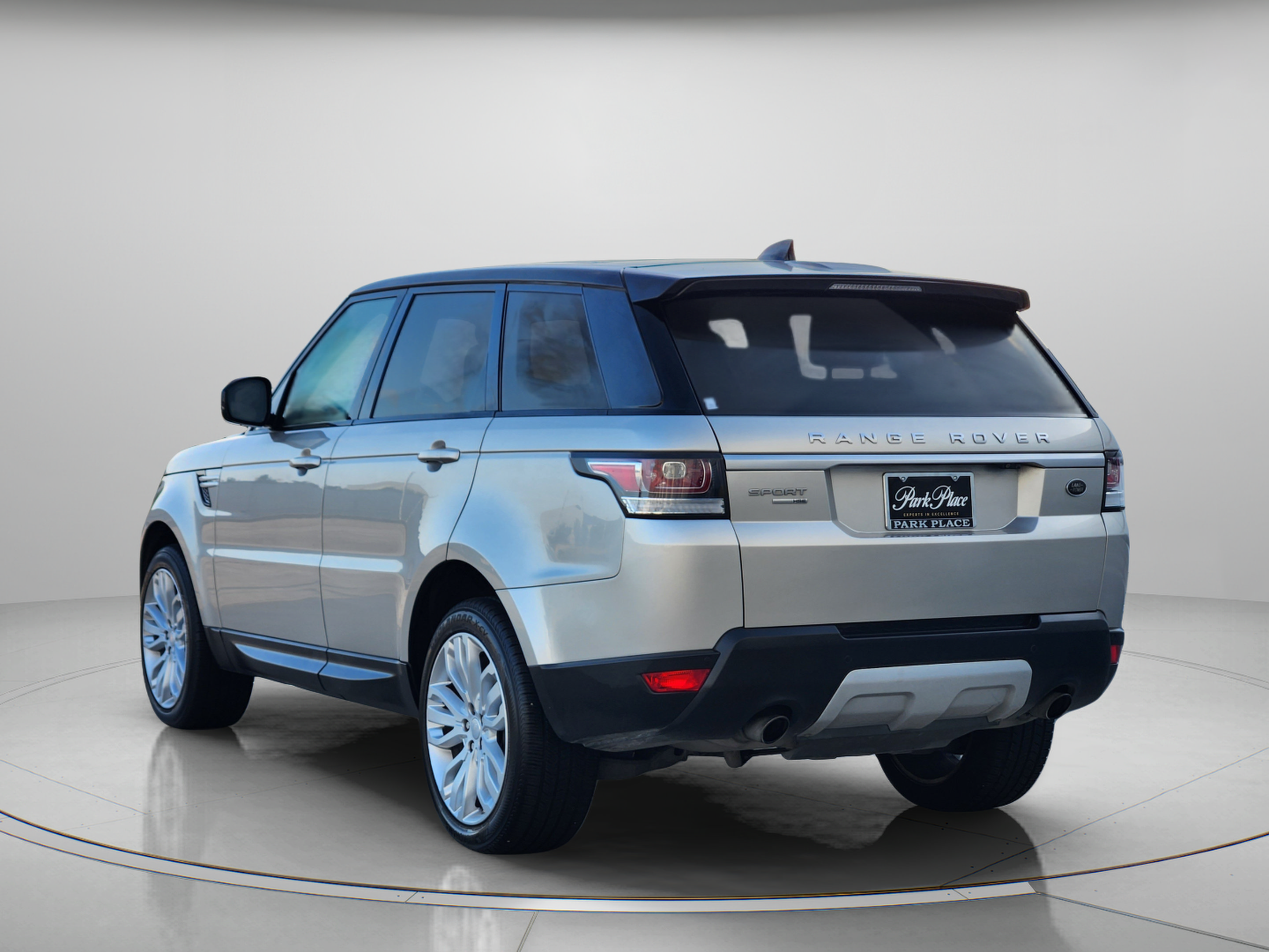 Used 2017 Land Rover Range Rover Sport HSE AWD/4WD image 3