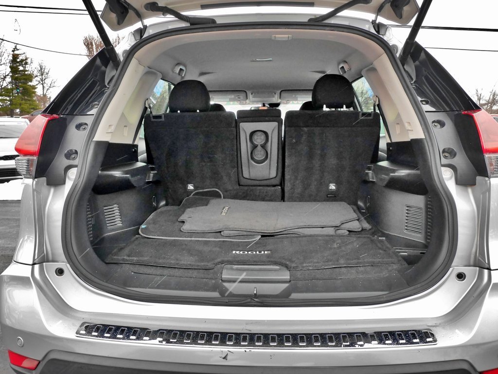 Used 2020 Nissan Rogue SV image 16