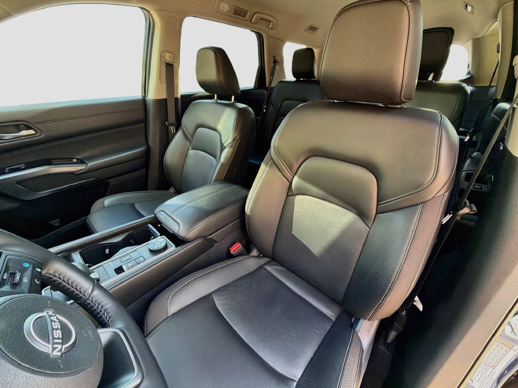 Used 2025 Nissan Pathfinder SL AWD/4WD image 23