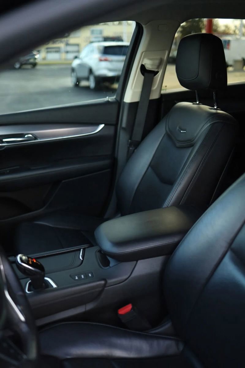 Used 2017 Cadillac XT5 Luxury w/ Driver Awareness Package AWD/4WD image 19