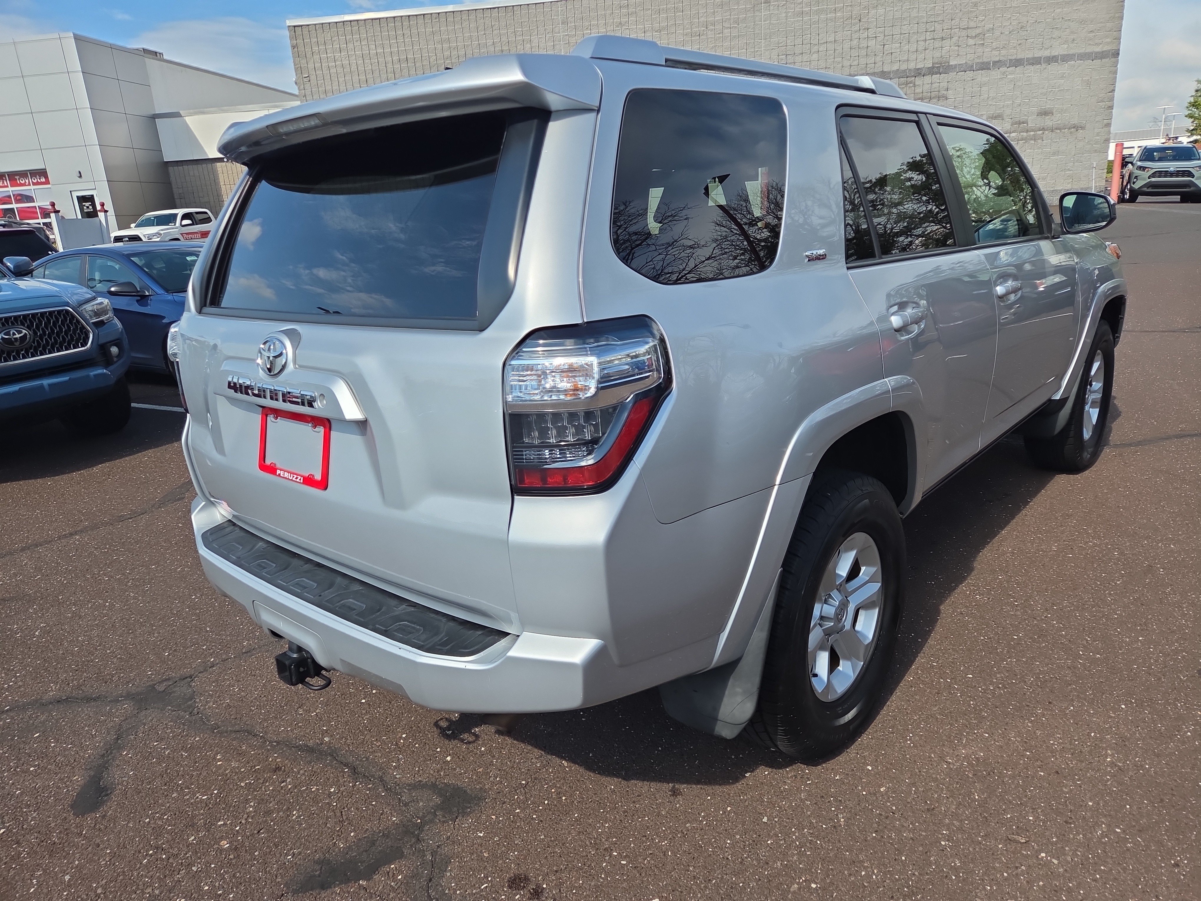 Used 2015 Toyota 4Runner SR5 AWD/4WD image 3