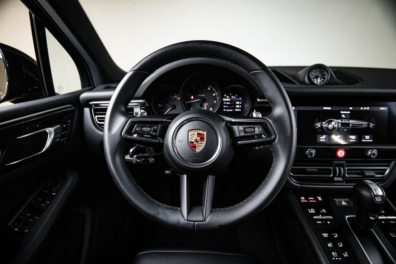 Certified 2023 Porsche Macan AWD/4WD image 26
