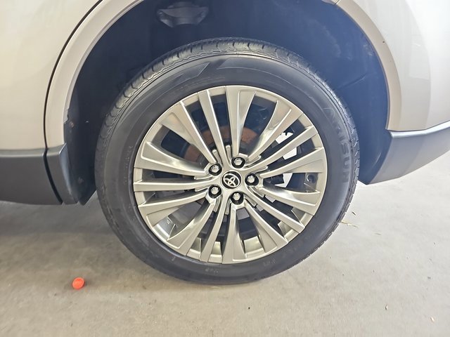 Used 2021 Toyota Venza image 33