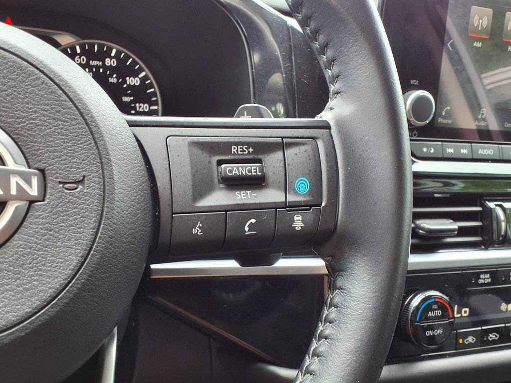 Used 2024 Nissan Pathfinder SV w/ SV Premium Package AWD/4WD image 16