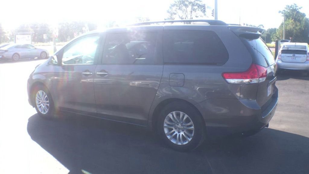 Used 2014 Toyota Sienna XLE w/ Entertainment Package image 6
