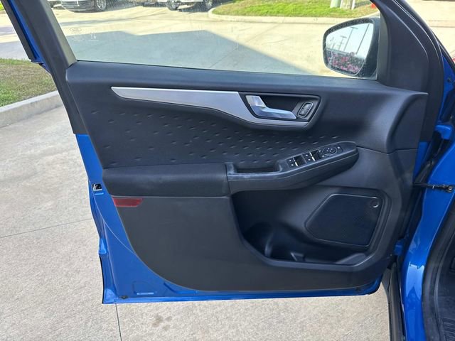 Used 2020 Ford Escape SE image 19