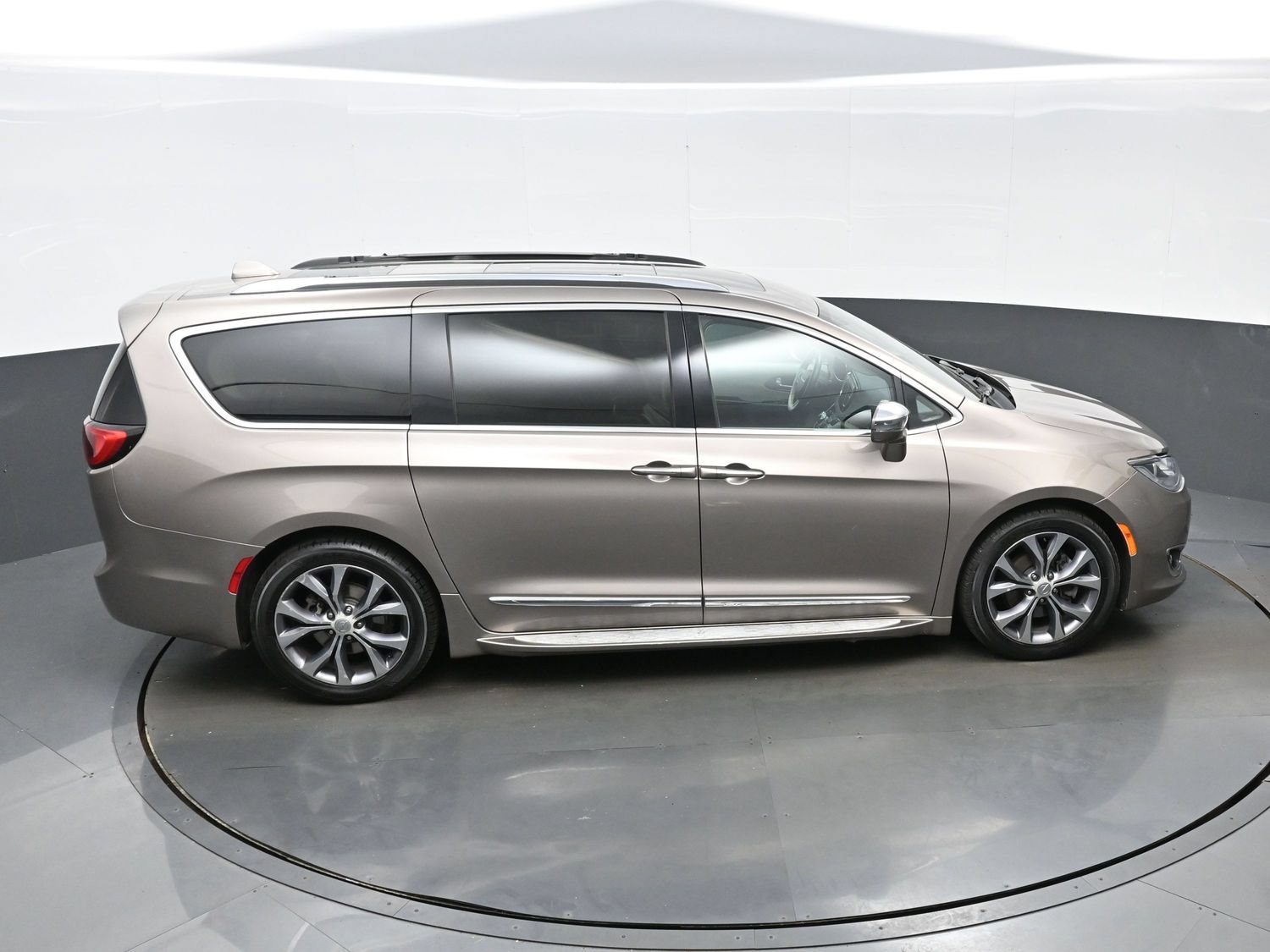 Used 2017 Chrysler Pacifica Limited FWD image 39
