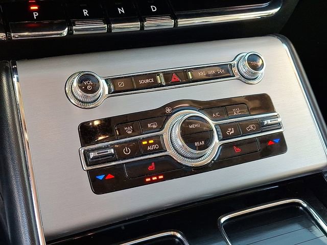 Used 2023 Lincoln Aviator AWD w/ Premium Package image 16