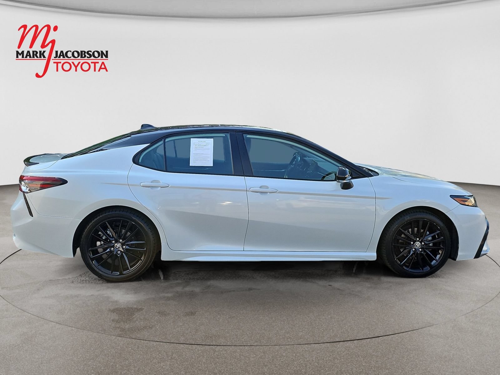 Used 2021 Toyota Camry XSE FWD image 4