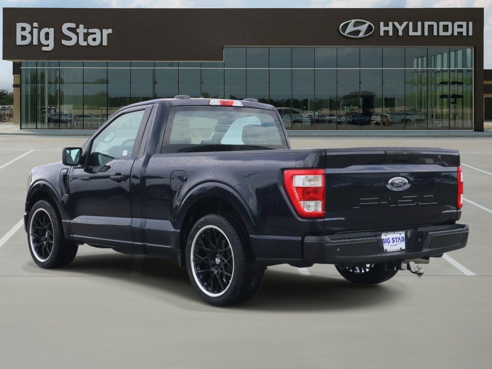 Used 2023 Ford F150 XL RWD image 3