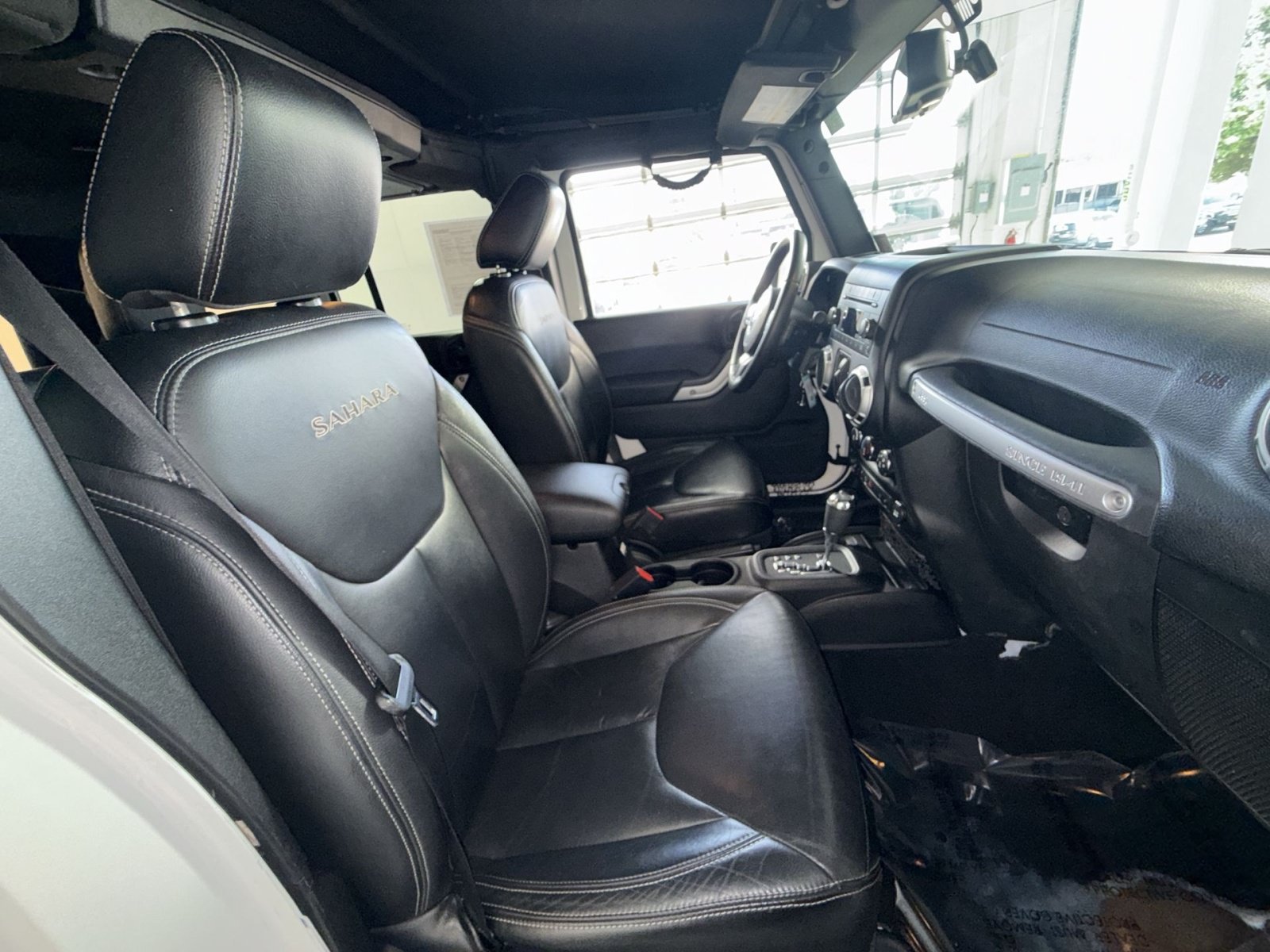 Used 2016 Jeep Wrangler Unlimited Sahara w/ Dual Top Group AWD/4WD image 24