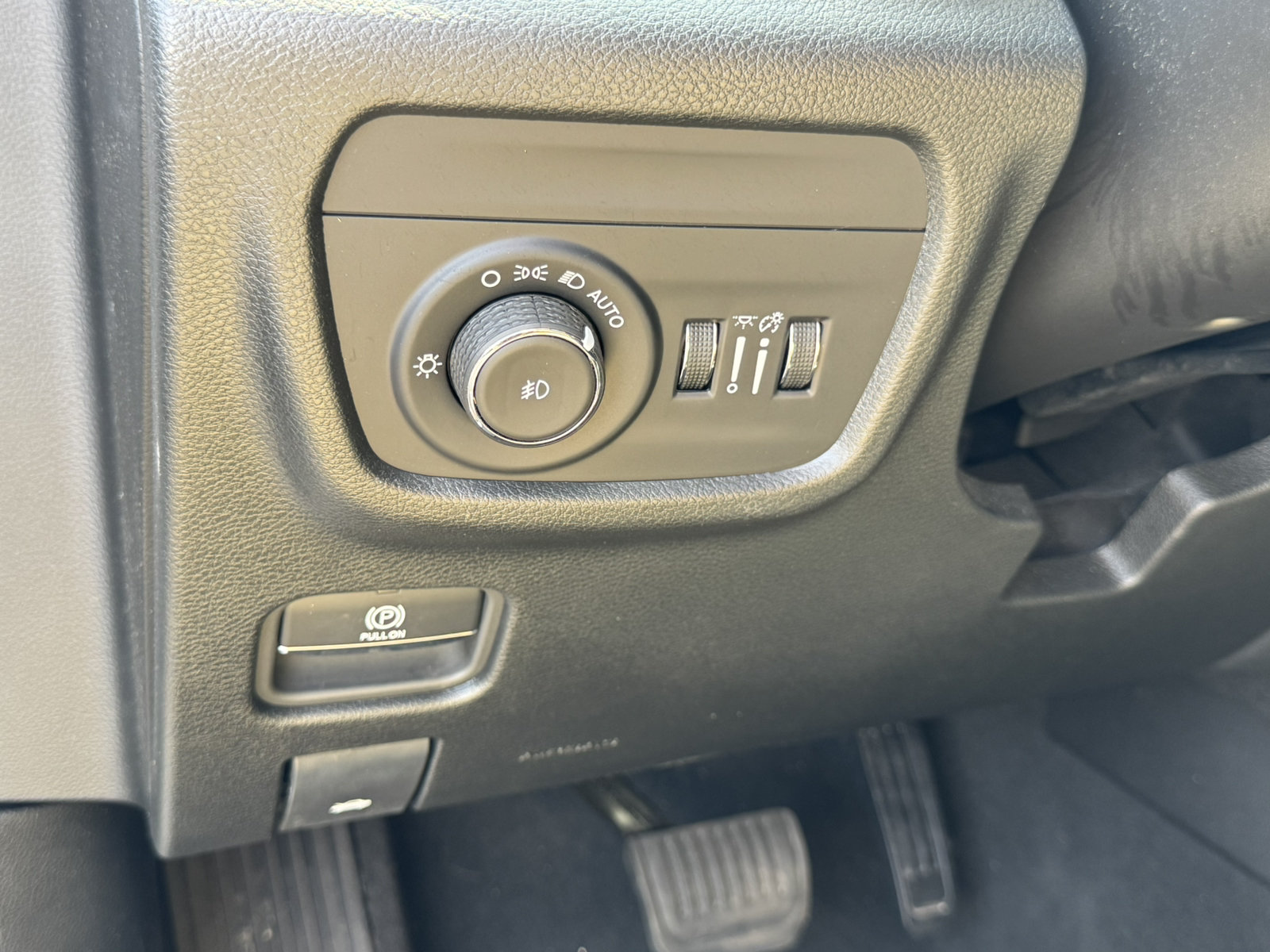 Used 2024 Jeep Grand Cherokee L Limited RWD image 34