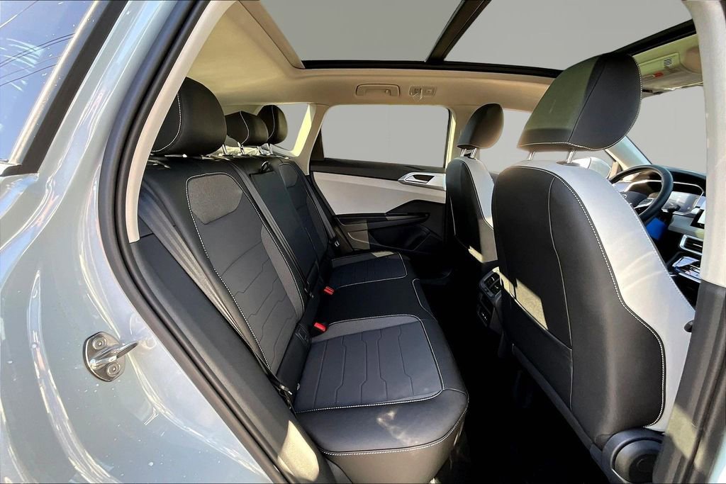 New 2026 Volkswagen Taos SE image 23