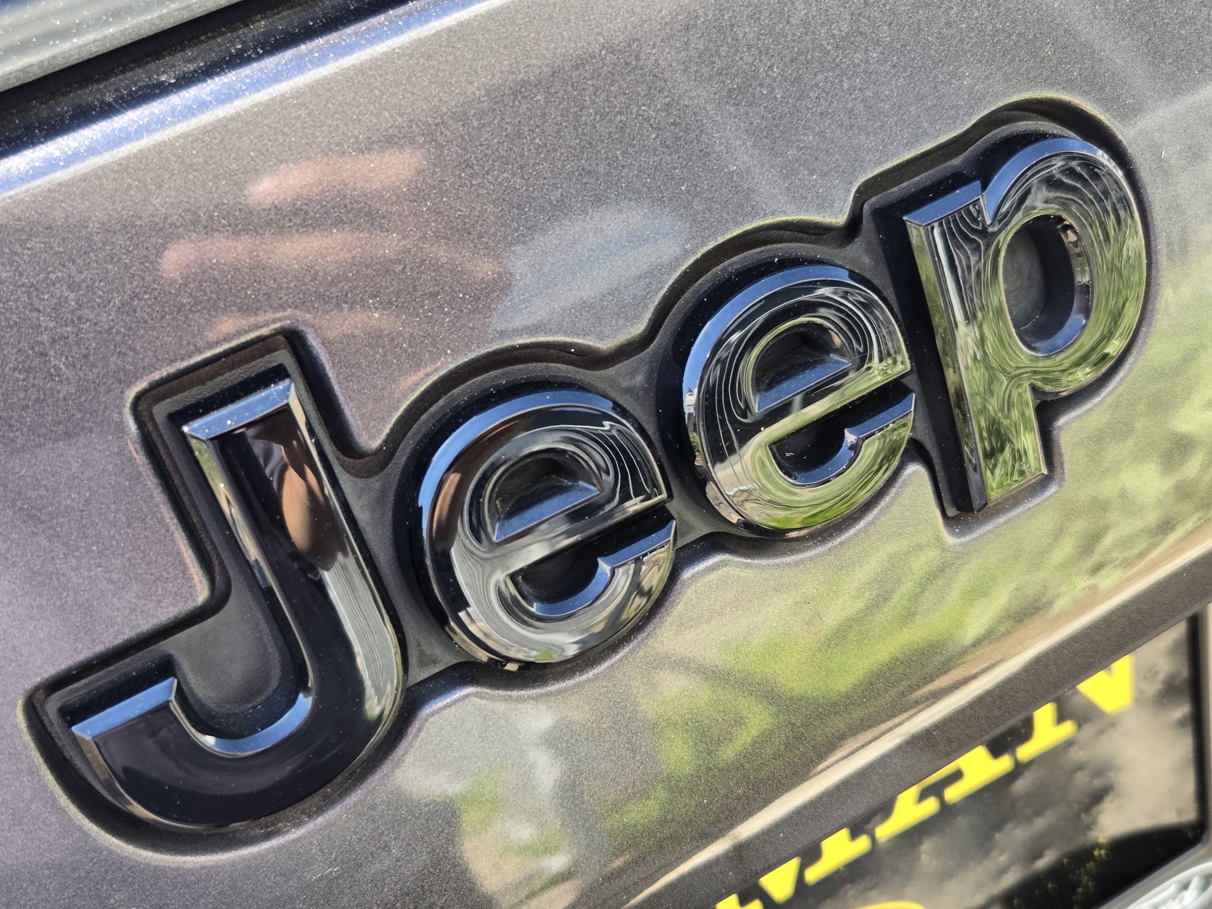 Used 2020 Jeep Cherokee Latitude Plus FWD image 8
