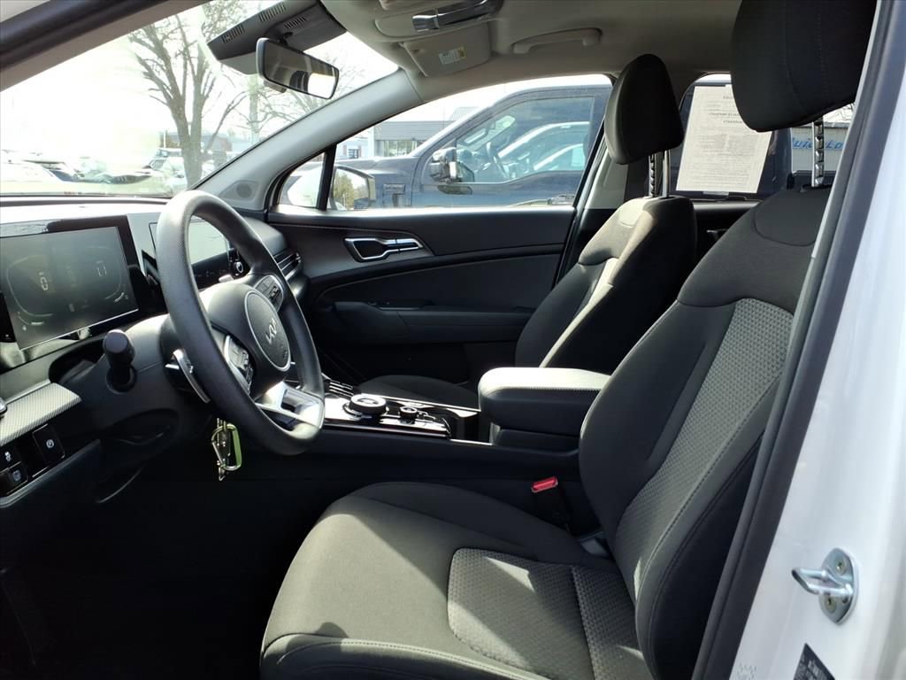Used 2023 Kia Sportage LX image 18
