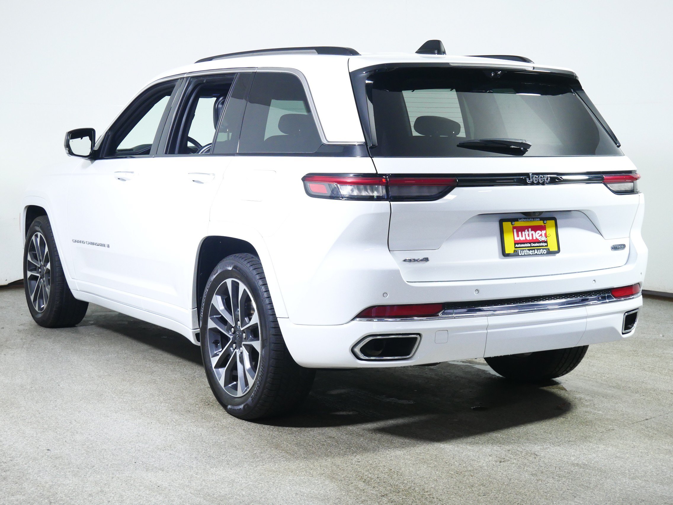 Used 2023 Jeep Grand Cherokee Overland w/ Adv Protech Group III AWD/4WD image 5