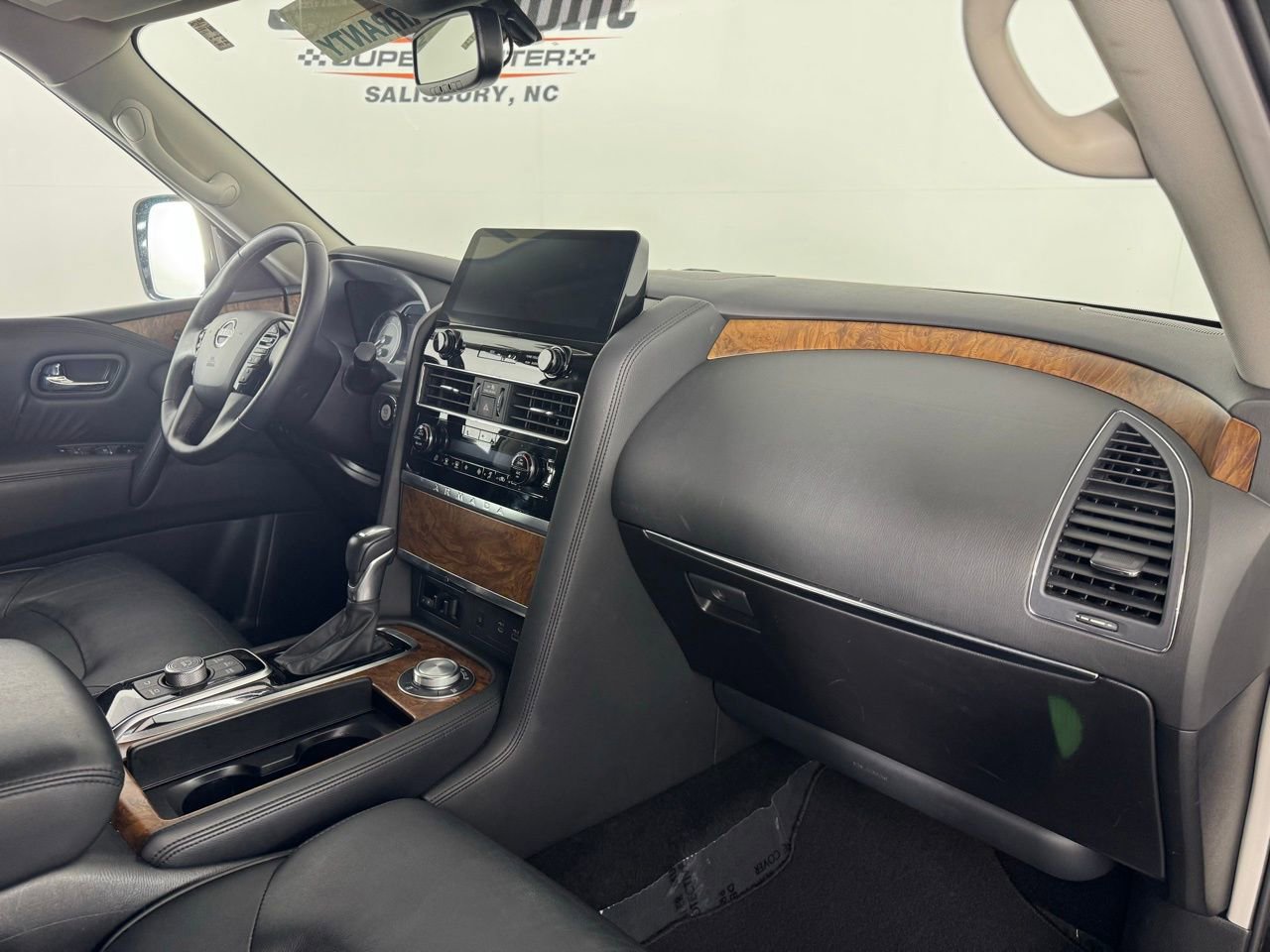 Used 2024 Nissan Armada SL w/ Captain's Chairs Package image 33