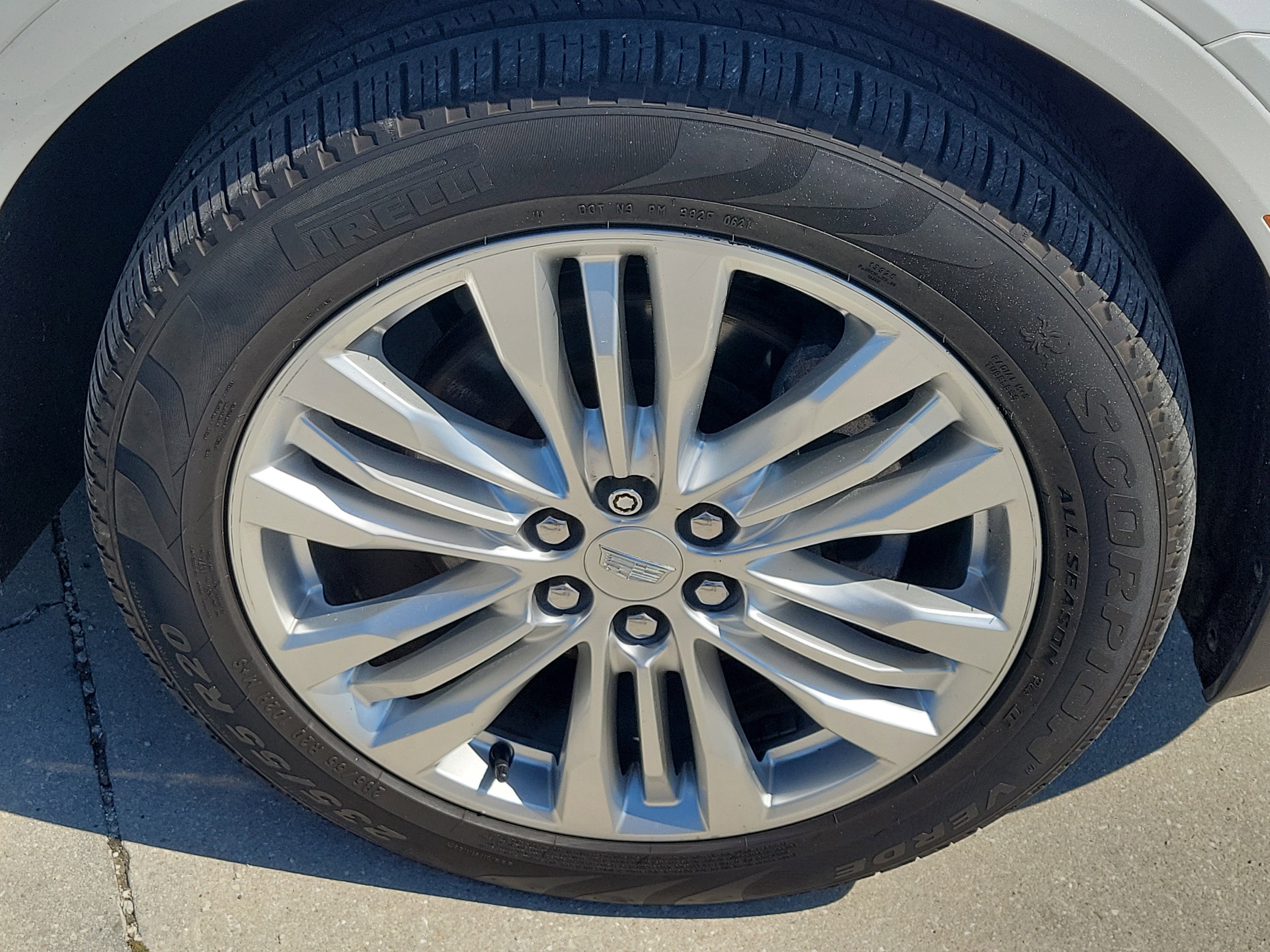 Used 2017 Cadillac XT5 Premium Luxury w/ LPO, Wheel Lock Package image 8