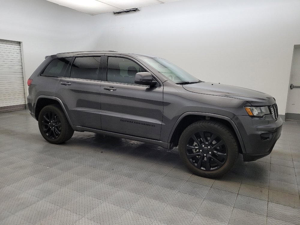 Used 2018 Jeep Grand Cherokee Altitude RWD image 11