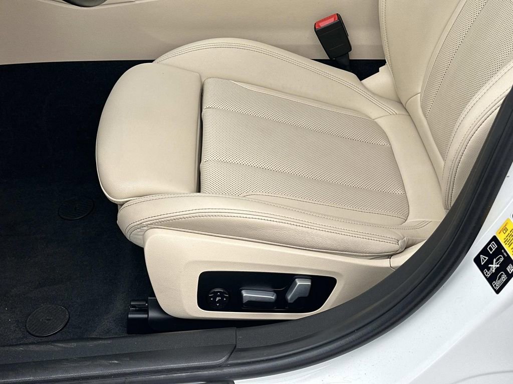 Used 2022 BMW 330i xDrive Sedan w/ Premium Package image 28