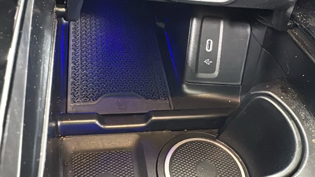 Used 2024 Mercedes-Benz GLC 300 4MATIC image 30