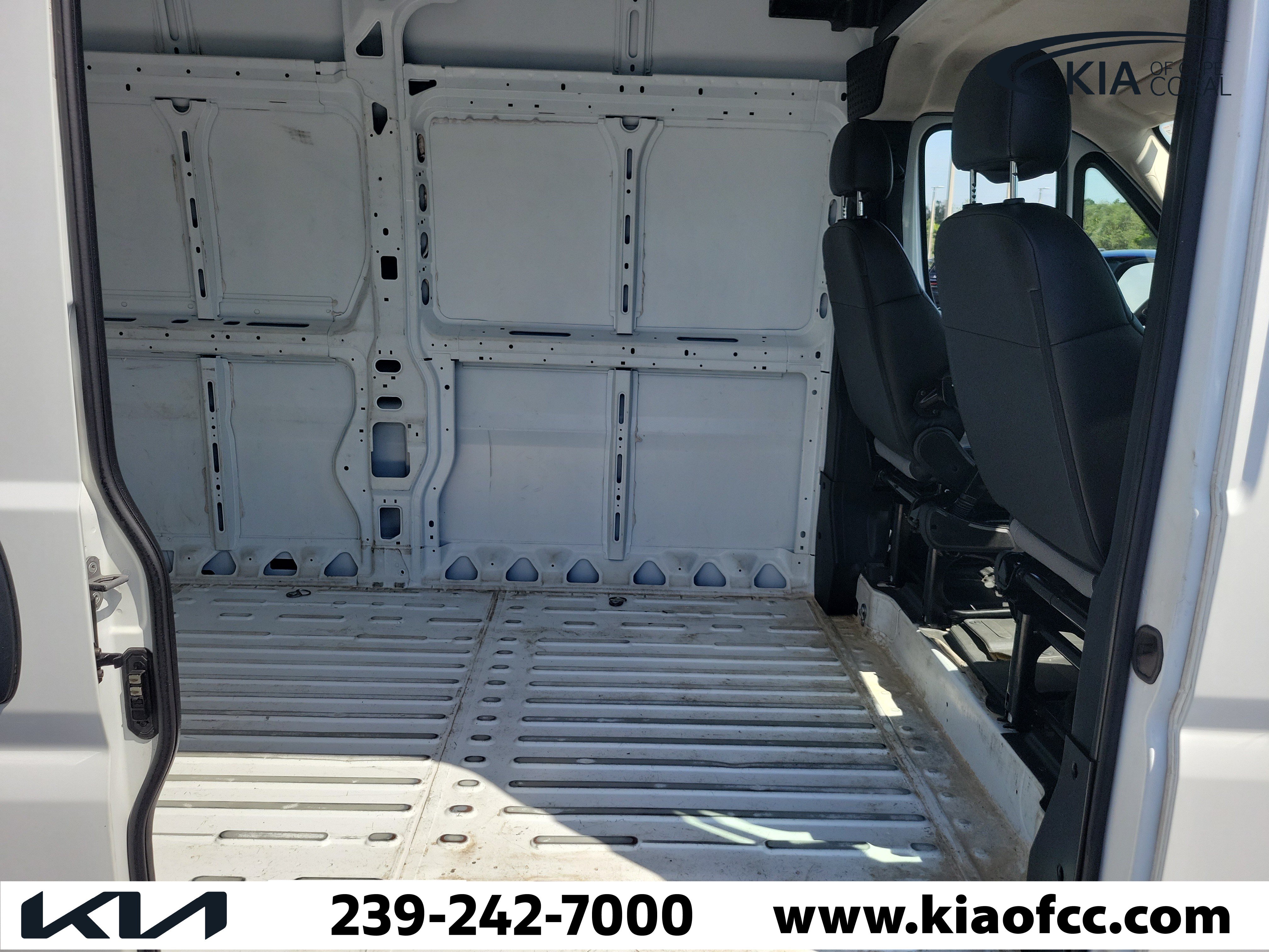Used 2025 RAM ProMaster 2500 w/ Convenience Group FWD image 7