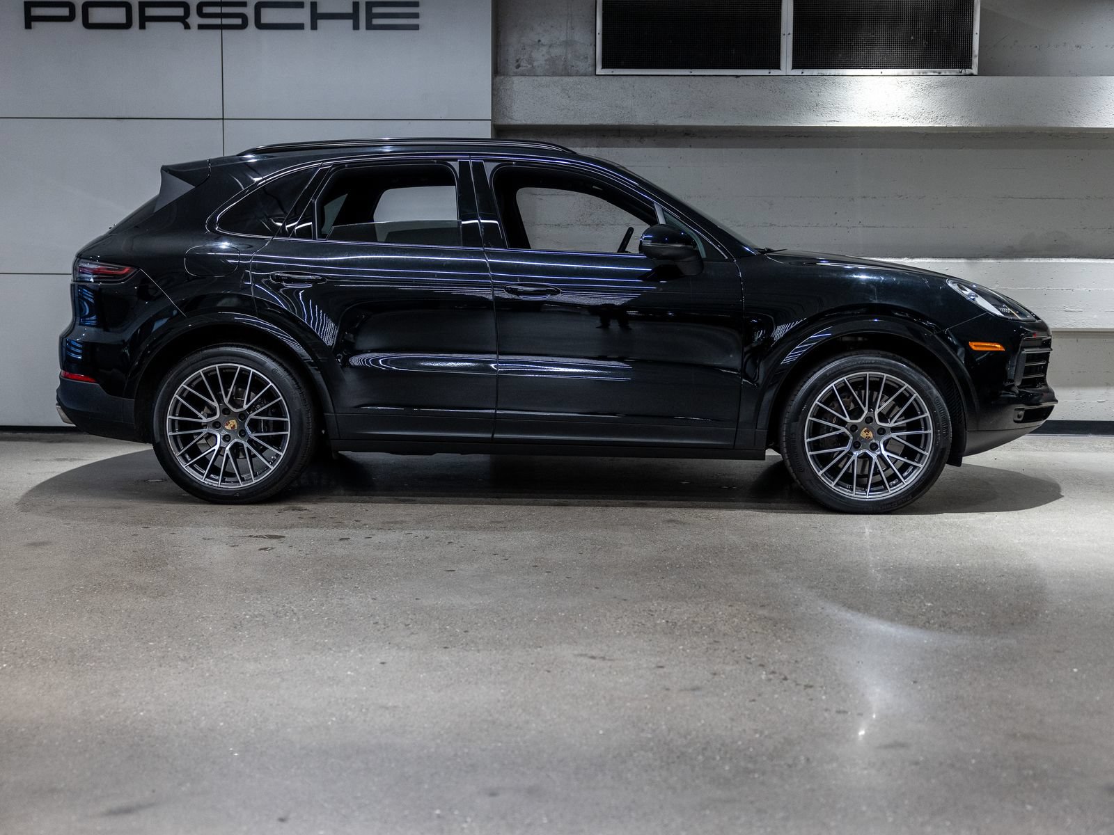 Certified 2023 Porsche Cayenne AWD/4WD image 9