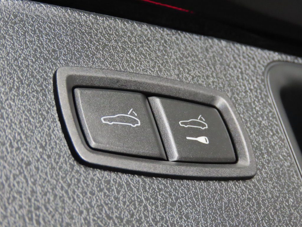 Certified 2026 Porsche Macan AWD/4WD image 50