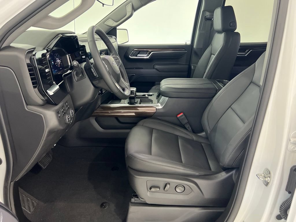 Used 2026 Chevrolet Silverado 1500 LT Trail Boss w/ Convenience Package II AWD/4WD image 18