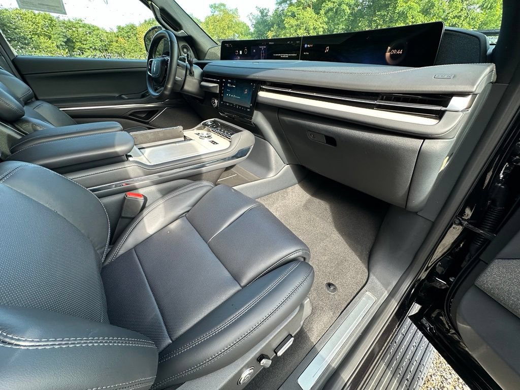 New 2027 Lincoln Navigator Reserve w/ Jet Appearance Package AWD/4WD image 22