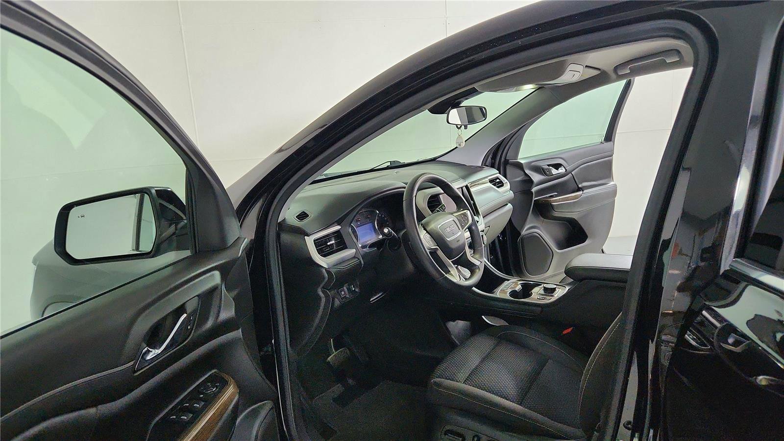 Used 2023 GMC Acadia SLE w/ Driver Convenience Package image 15