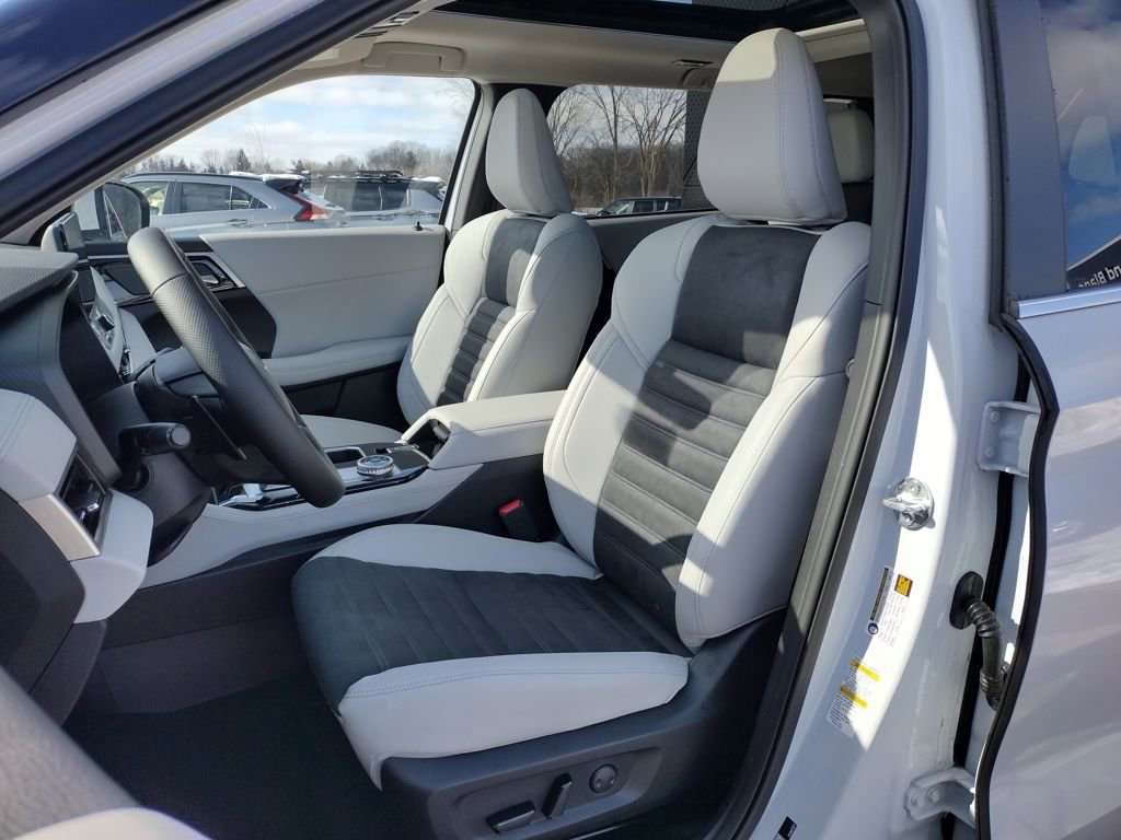 New 2026 Mitsubishi Outlander SE image 7