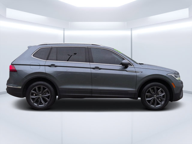 Used 2022 Volkswagen Tiguan SE FWD image 2