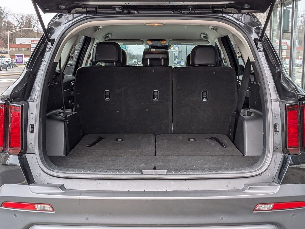 Used 2023 Kia Sorento S image 8