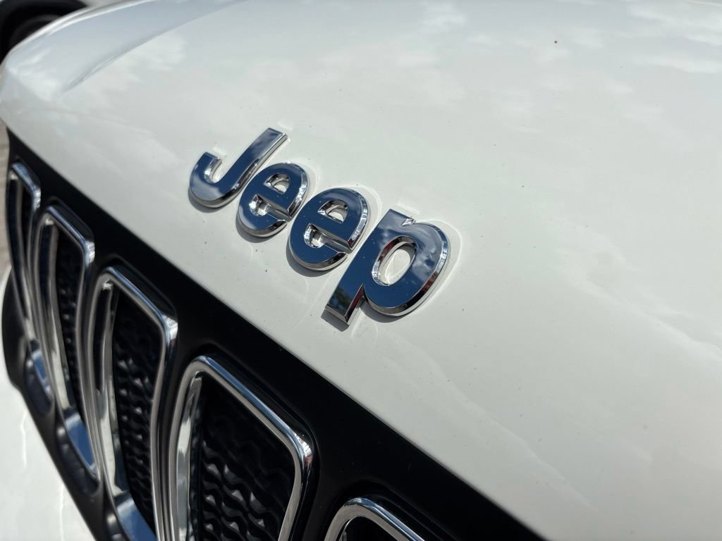 Used 2021 Jeep Renegade Latitude AWD/4WD image 9