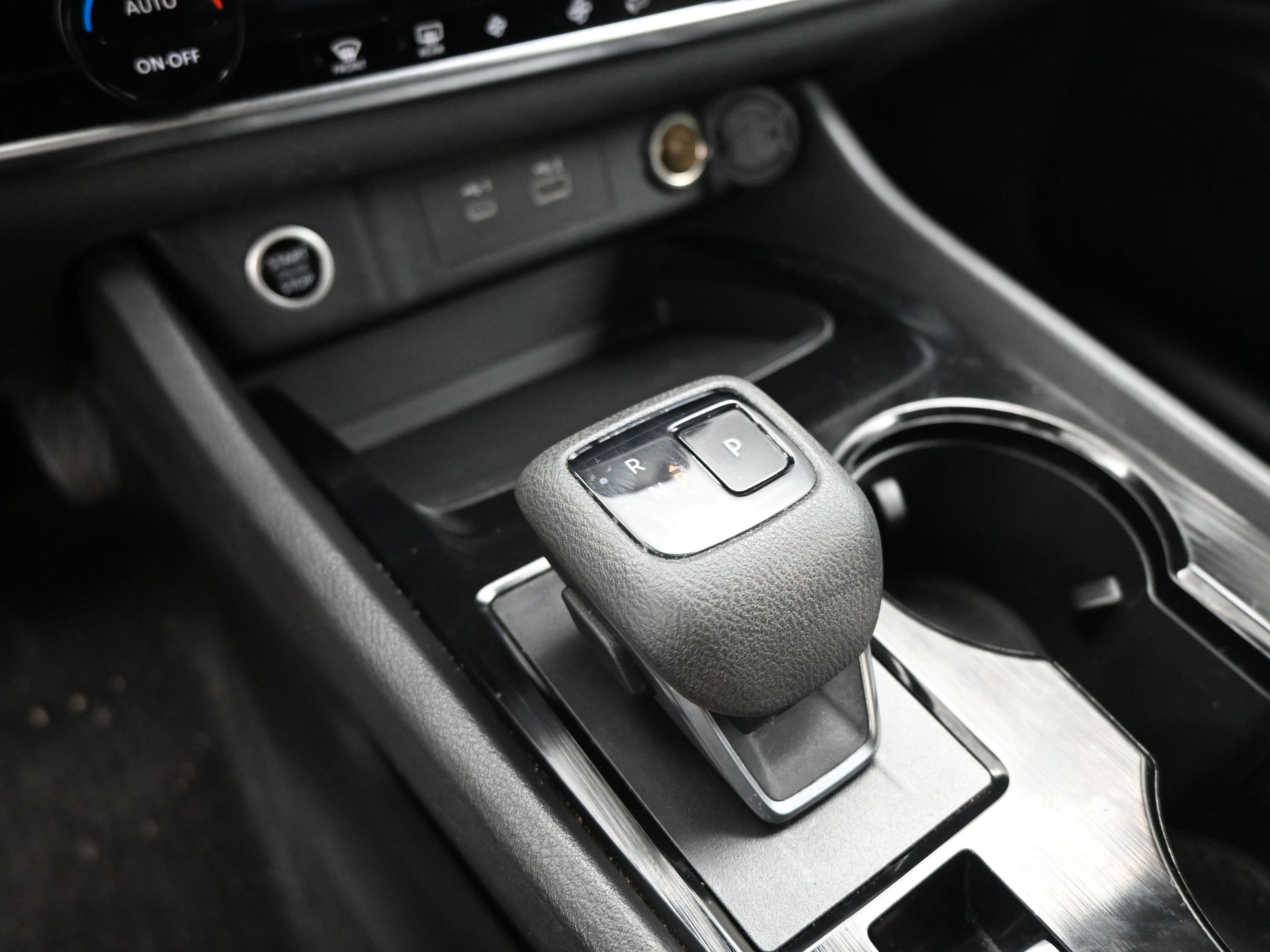 Used 2021 Nissan Rogue SV image 15