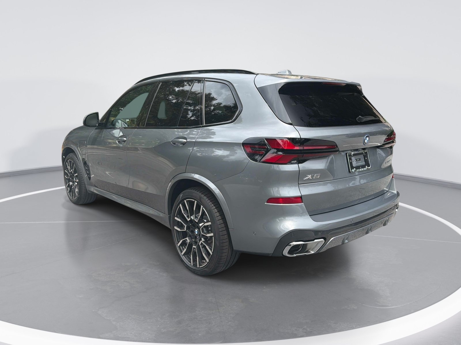 New 2026 BMW X5 xDrive50e w/ M Sport Package AWD/4WD image 5