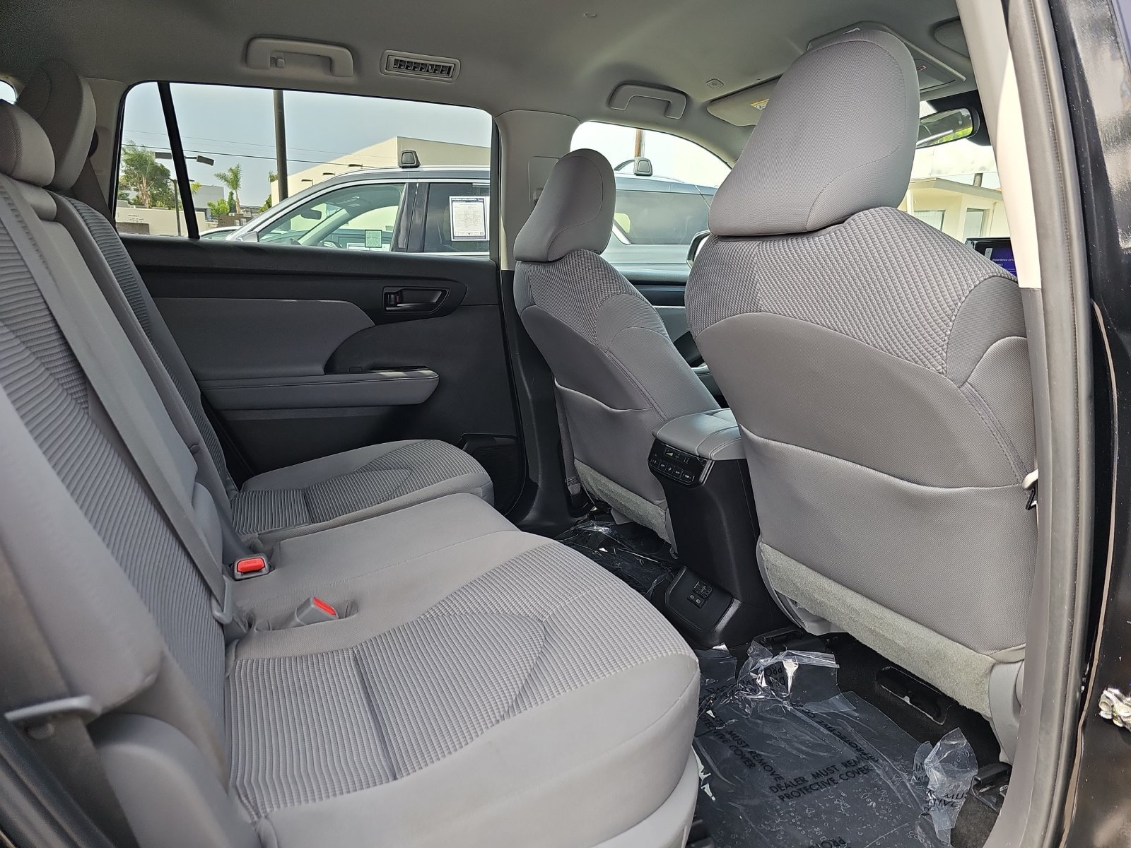 Used 2023 Toyota Highlander L FWD image 11