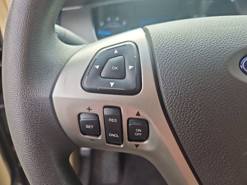Used 2017 Ford Taurus SE image 11