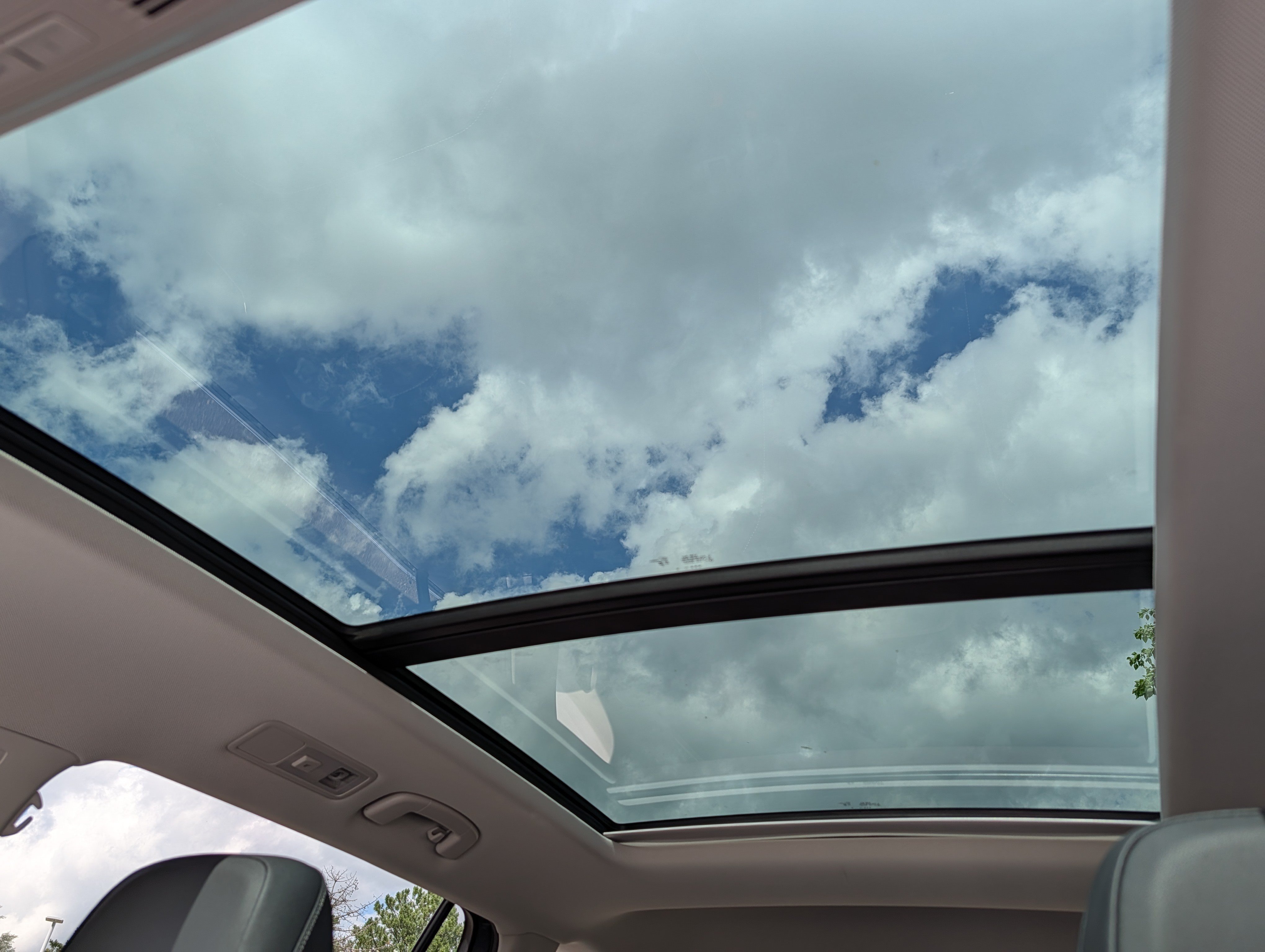 Certified 2023 Volkswagen Tiguan SE w/ Panoramic Sunroof Package AWD/4WD image 33
