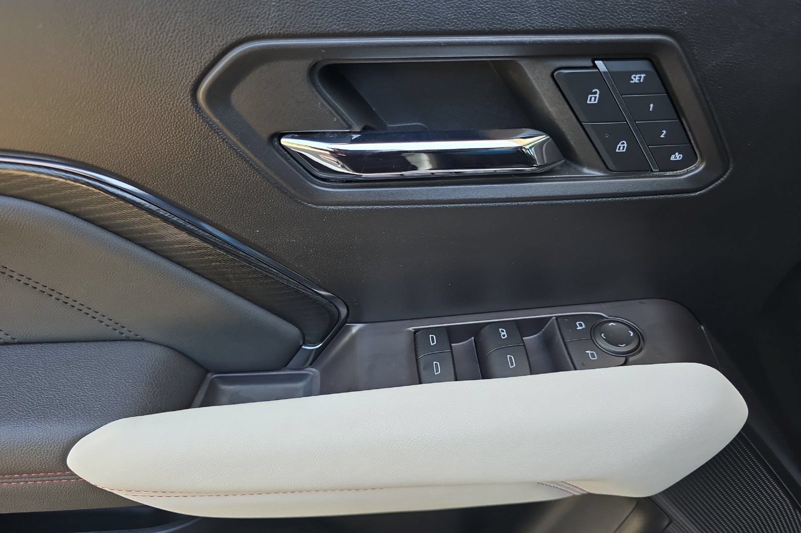 Used 2023 GMC Canyon AT4X AWD/4WD image 11